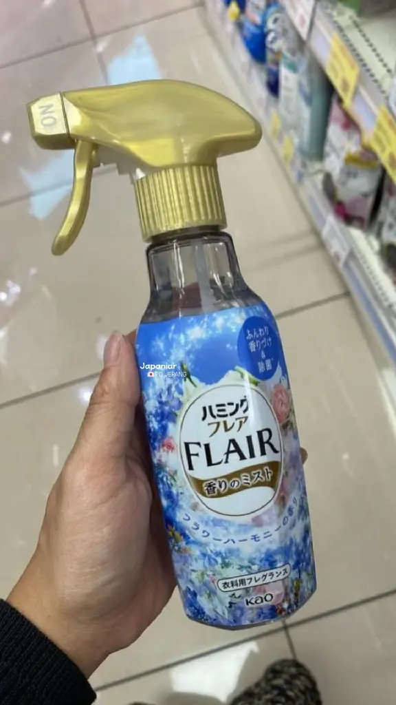 Kao Humming Flair Fragrance Mist 270ml Spray Pewangi & Anti Kusut Pakaian.webp